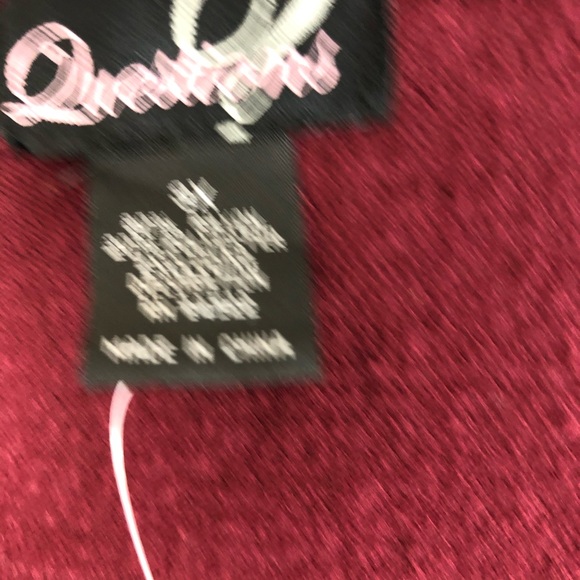 Questions Red 3X Cardigan - Picture 7 of 8